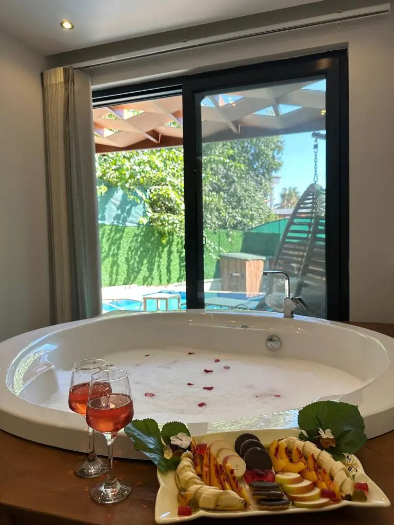 Jacuzzi tub